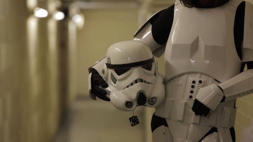 Review: ELSTREE 1976 Presents The Human Side Behind A Space Opera